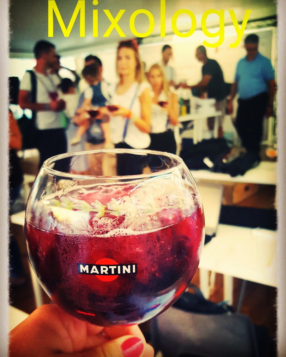 roxanapdx's tweet photo. @Social_Ita @italiaslowtour #italy #chieri #difreisainfreisa #MadeInItaly #HappyHour #martini #summer17 #Travel #travelblogger #Piemonte https://t.co/YLQuwa8RxJ