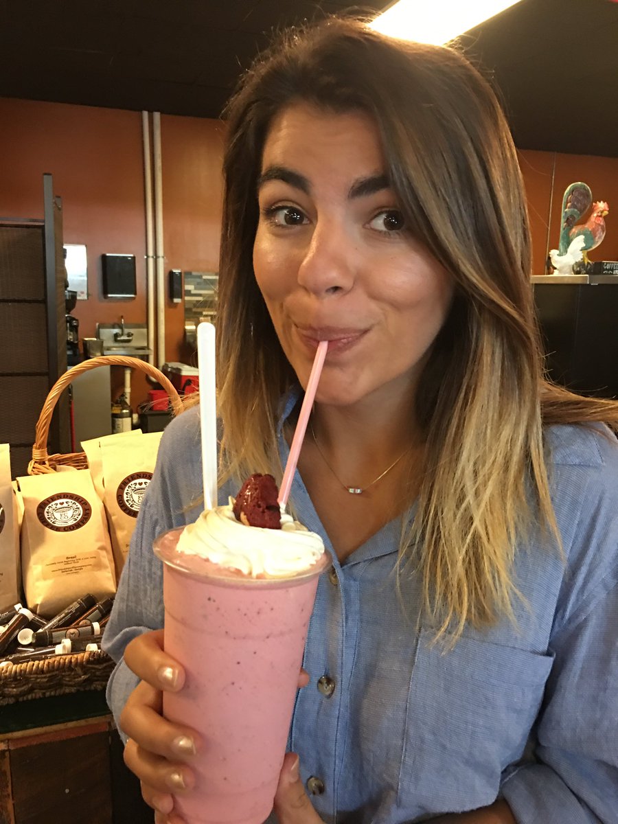 Red velvet Cookie smoothie!!! Cooling down Friendship Coffee Style!!!!