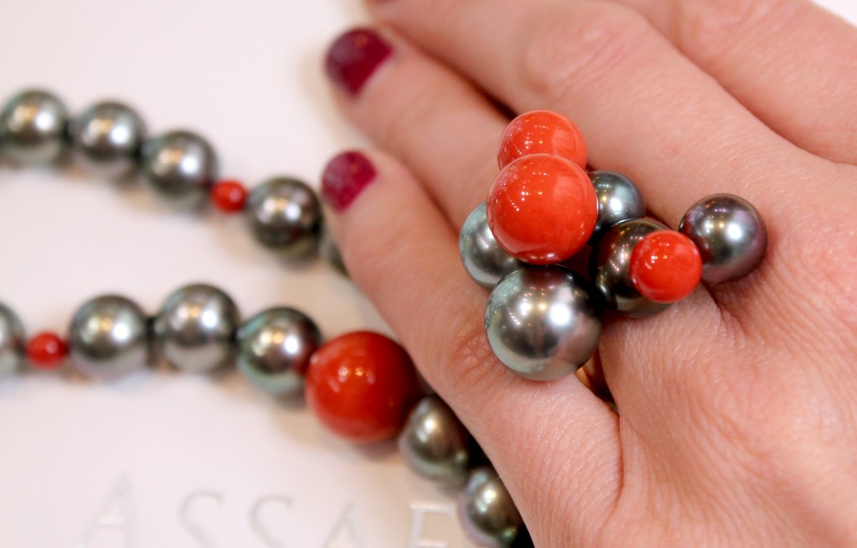 TheJewelleryEd's tweet photo. Bubbling up: #Assael clusters Tahitian #pearls with spheres of Sardinian #coral.
https://t.co/j6aDsZt6f8
#jewellery #ring https://t.co/W8WBazL2Tw