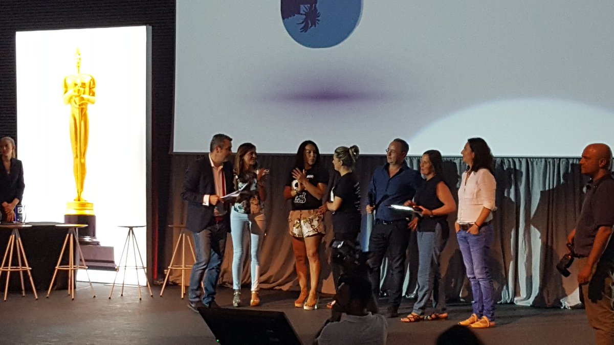 AutogrillIberia's tweet photo. Marian de Oiartzun ganadora del Premio Directivo #Autogrill17 https://t.co/rMALFE1QVs