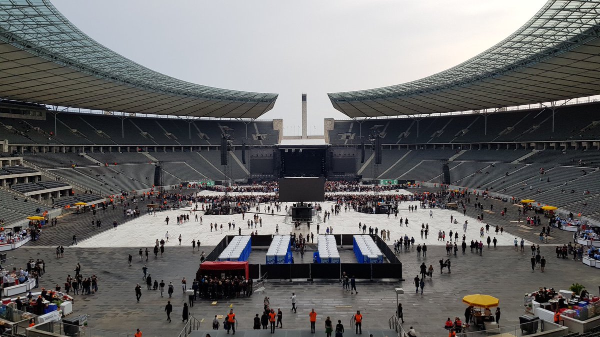 HeinzMueller's tweet photo. Die Mutter aller Konzerte. #Heimspiel @depechemode #GlobalSpiritTour @Oly_Berlin #Olympiastadion #Berlin #FOS1 https://t.co/CR8Au3bACP