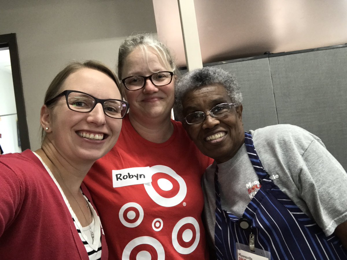 Volunteering at the Mooresville Soup Kitchen! <a href="/rudy2372/">Mandi</a> <a href="/Calebargman/">Cale Bargman</a> @crowderabby1
