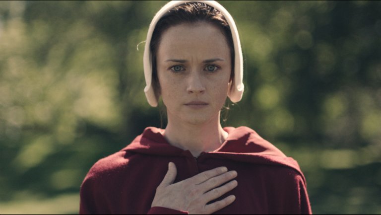 THR's tweet photo. #TheHandmaidsTale: Alexis Bledel returning as season 2 series regular https://t.co/icBcfiOyCd https://t.co/pLOGMdzjYS