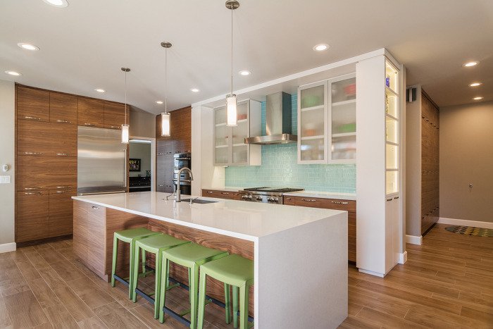 IntlDesignGuild's tweet photo. We love how IDG designer @enzydesign used color blocking for this bright kitchen project. https://t.co/ZrZXvtyKx7 #Kitchen #Design https://t.co/lCW8oMMe7r