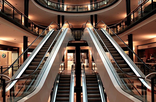 ccim's tweet photo. Is the mall a dying concept? @WDCCIM of @Xceligent and Tom Hill III, #CCIM, weigh in: https://t.co/NAqsNPFkpP #CRE #retail #podcast https://t.co/20oK7bQiJt
