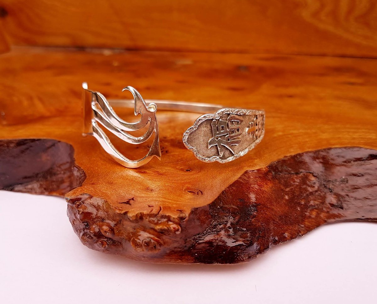 davidbodsworth's tweet photo. Bangles for JUN24th @Ely_Cathedral Conference Centre 10-4pm
A Chinese Pickle Fork-TuckChan 1890 + A Salad Server Bangle-CooperBrothers 1920. https://t.co/LBP7WySYMZ