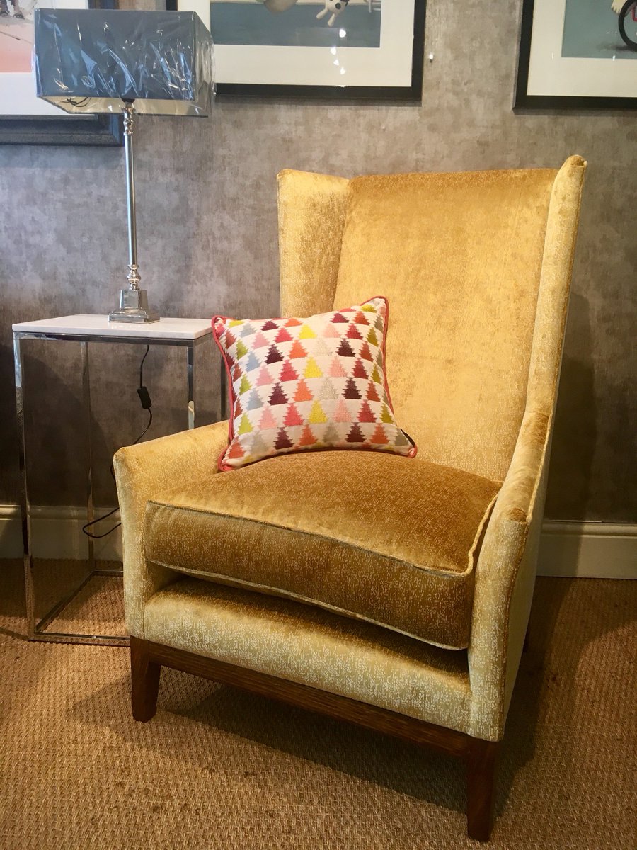 Introducing the latest addition to our showroom... The Charlotte armchair!
Fabric: Jane Churchill Twilight Gold
#bespoke #interiordesign