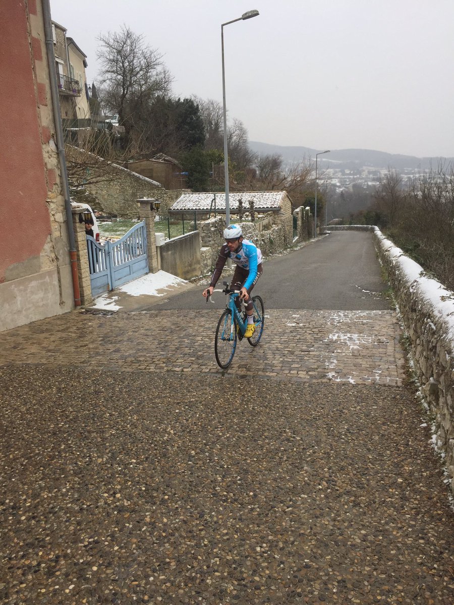 boucles_classic's tweet photo. Félicitations @p_latour pour son titre de champion de France du CLM. Les reconnaissances des #BDA17 sous la neige...ca porte chance! #Drôme https://t.co/s0uFRsmdQG