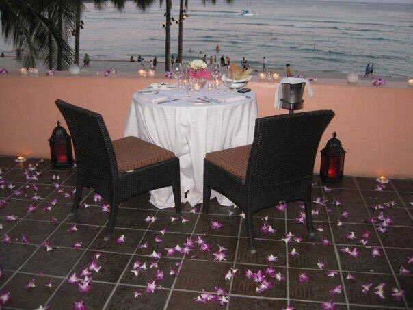 JessicaKTudor's tweet photo. #DAILYPOP pre-deployment proposal so intimate yet so major at the Royal Hawaiian overlooking Waikiki at sunset 🌺 https://t.co/9kManoOMPS