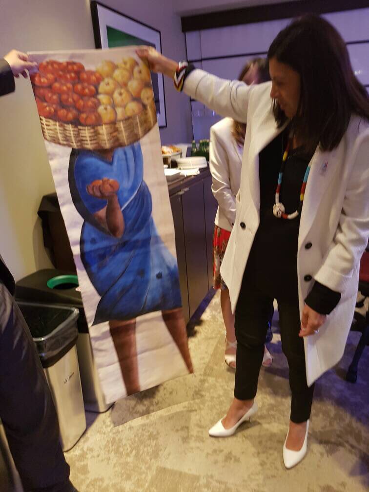bambylicious's tweet photo. @Tisaksuk le maire de Paris a adoré ton chemin de table 😊#tisaksuk #MetropolisMTL2017 #AIMF2017 #produitlocal #madeinHaiti #mairiePaP https://t.co/7pHUY5YnZ2