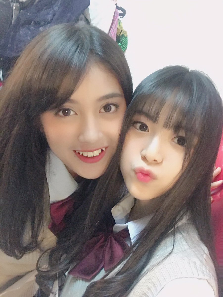 cindyyuvia's tweet photo. with dede &amp; kakak~~ 👯💕
hahahaha xD https://t.co/NO9JUfLPDb