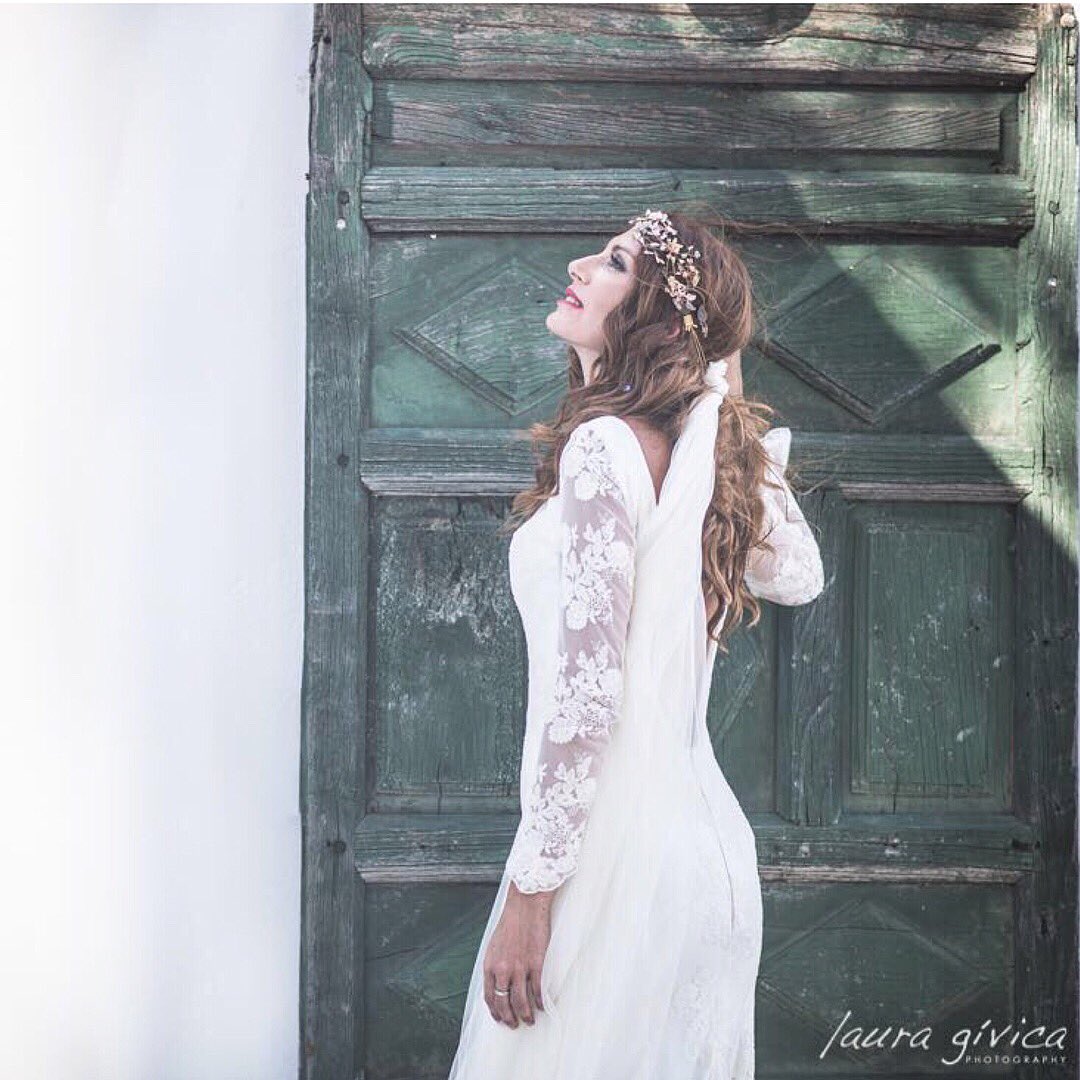 Fantástica María José de novia con tocado joya de Le Voilà. ¡Muchísimas gracias! Fotos de <a href="/LauraGivica/">Laura Gívica</a>. Más novias levoila.es