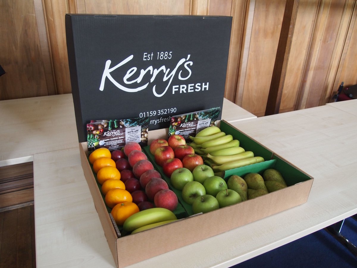 kerrysfresh's tweet photo. Great to talk health and wellbeing @WarlordGames - main topics being healthy snacking at work and relaxation with @TigerBoe &amp; @myhrhub 😃🍏🍊 https://t.co/0N1oe2G8mf