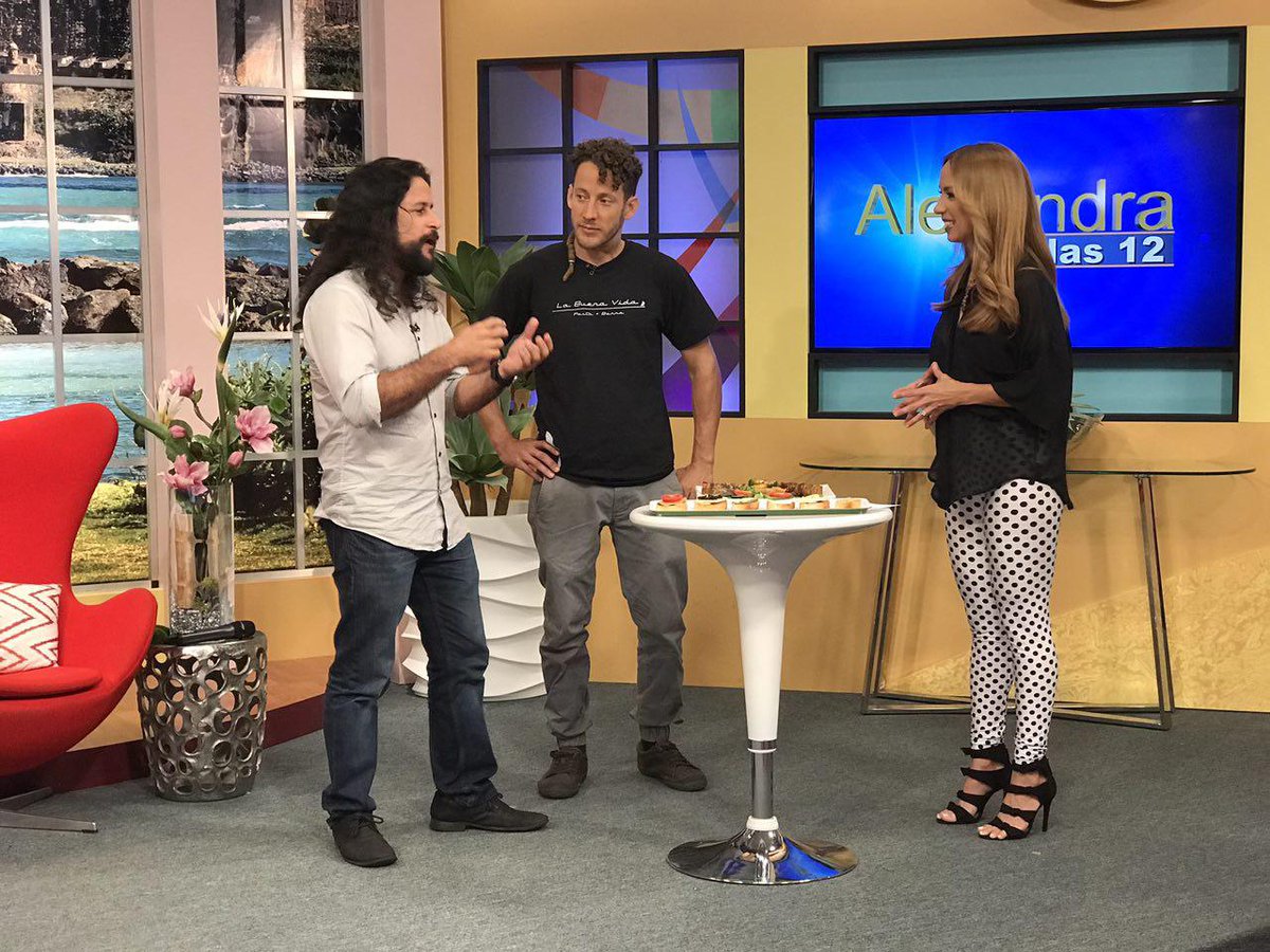 AreciboCrece's tweet photo. Teo Rolón y Edgar Ríos del grupo culinario Arecibo 1515, en entrevista con @alefuentespr sobre la celebración de #Sazonarte. https://t.co/d8DenptXwU