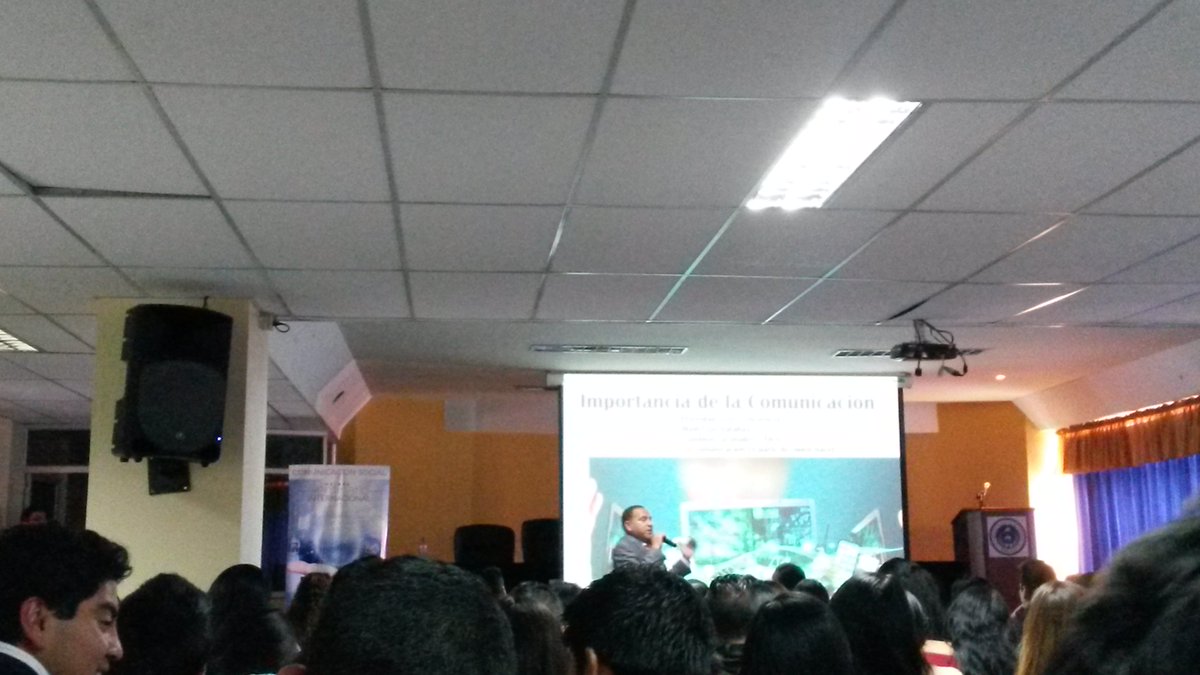 viviana_joselyn's tweet photo. Msc. Leonel Soto en seminario internacional con la temática Nuevas tendencias de la Comunicación Estratégica #ComSoMe @Unach_ec https://t.co/ASsaje1EXg