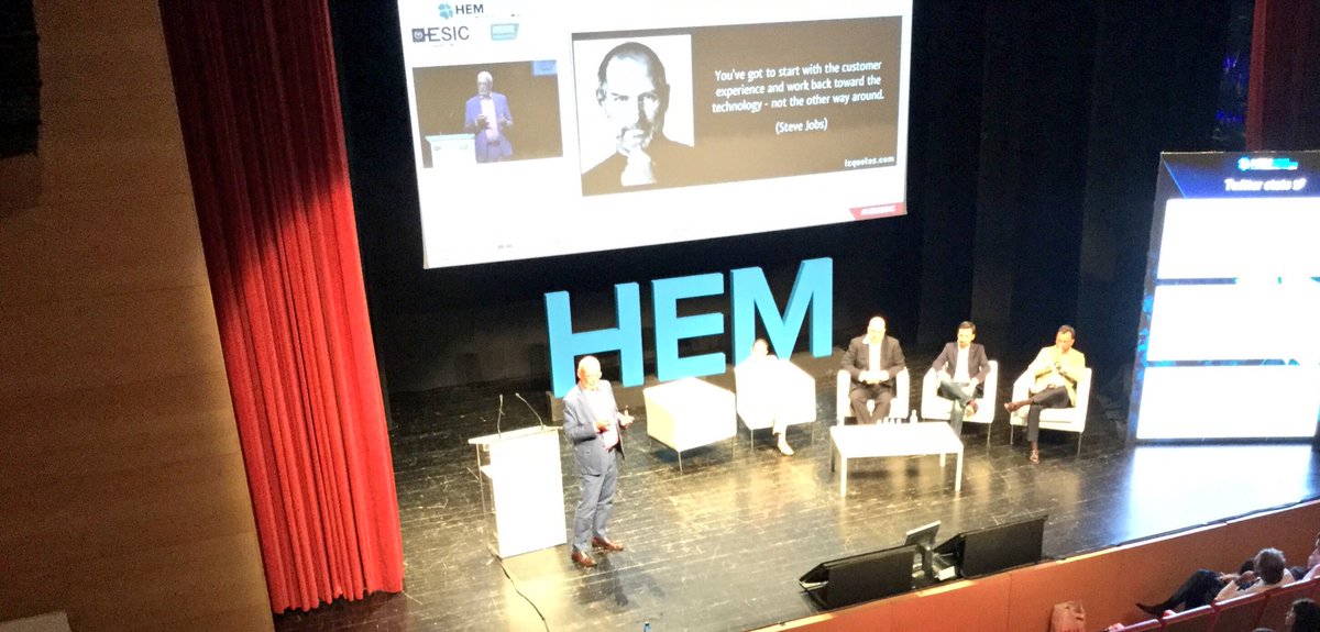 evaanyon's tweet photo. "El marketing es demasiado importante para la empresa como para dejarlo en manos del Dpto de Marketing" Nos recuerda @JoostTom en
#HEMESIC https://t.co/90jgooBonj
