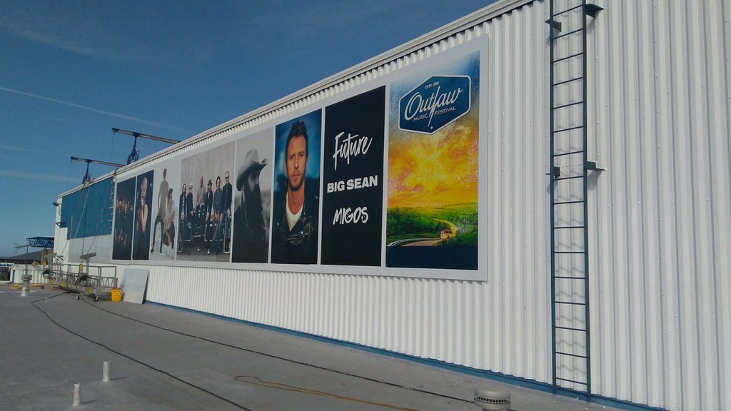 Printandexhibit's tweet photo. Almost done with graphics on this wall!  #superiorprintandexhibit #superiorinstalls #AmFam #nationwideinstalls #signage #summerfest https://t.co/Gt8b5qGGof