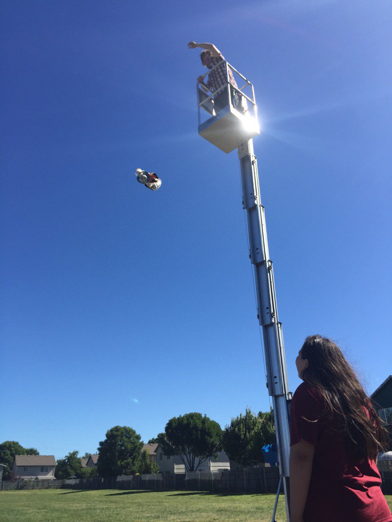 FOESPrincipal's tweet photo. Spectacular egg-drop engineering challenge - 0 for 5 so far! #HumptyDumptyChallenge https://t.co/M2pZwRpWja