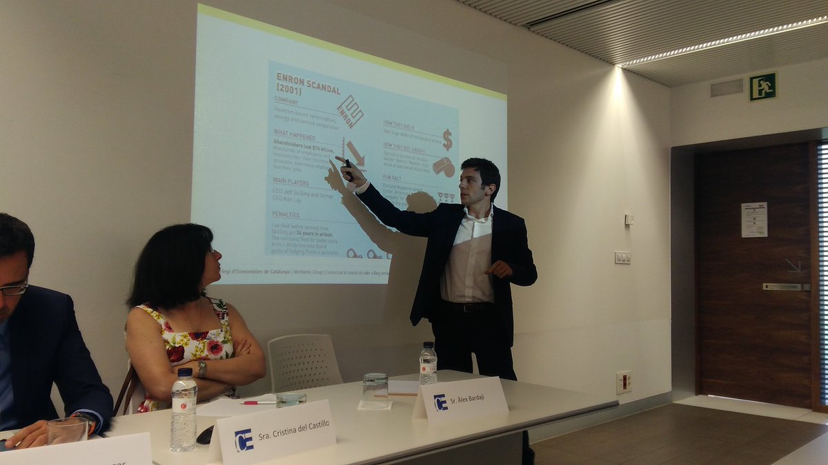 JoLuMorales's tweet photo. "¿Estamos tratando suficientemente la información no financiera en nuestra organización?" @alexbardaji de @Alembeeks en @economistescat https://t.co/4xjn7SVmzt