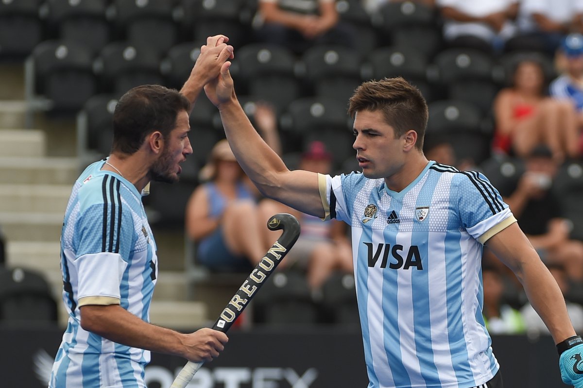 ArgFieldHockey's tweet photo. Las 📸 del triunfo de #LosLeones 3-1 vs Pakistan por los 4tos de final de la #HWL2017. Gentileza de @yhucken. Más en 👉https://t.co/kqSeSeK3gP https://t.co/3SVXyjvqdz