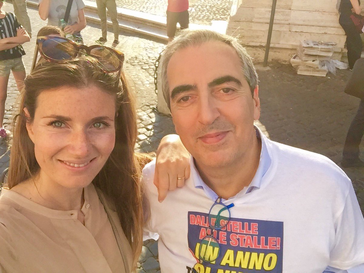 CalabriaTw's tweet photo. Bella manifestazione in Campidoglio #DalleStelleAlleStalle @forza_italia https://t.co/Wuau5orDVd