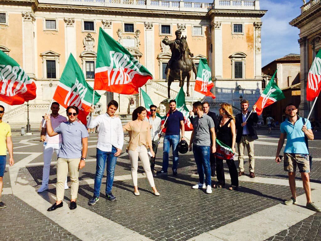 CalabriaTw's tweet photo. Bella manifestazione in Campidoglio #DalleStelleAlleStalle @forza_italia https://t.co/Wuau5orDVd