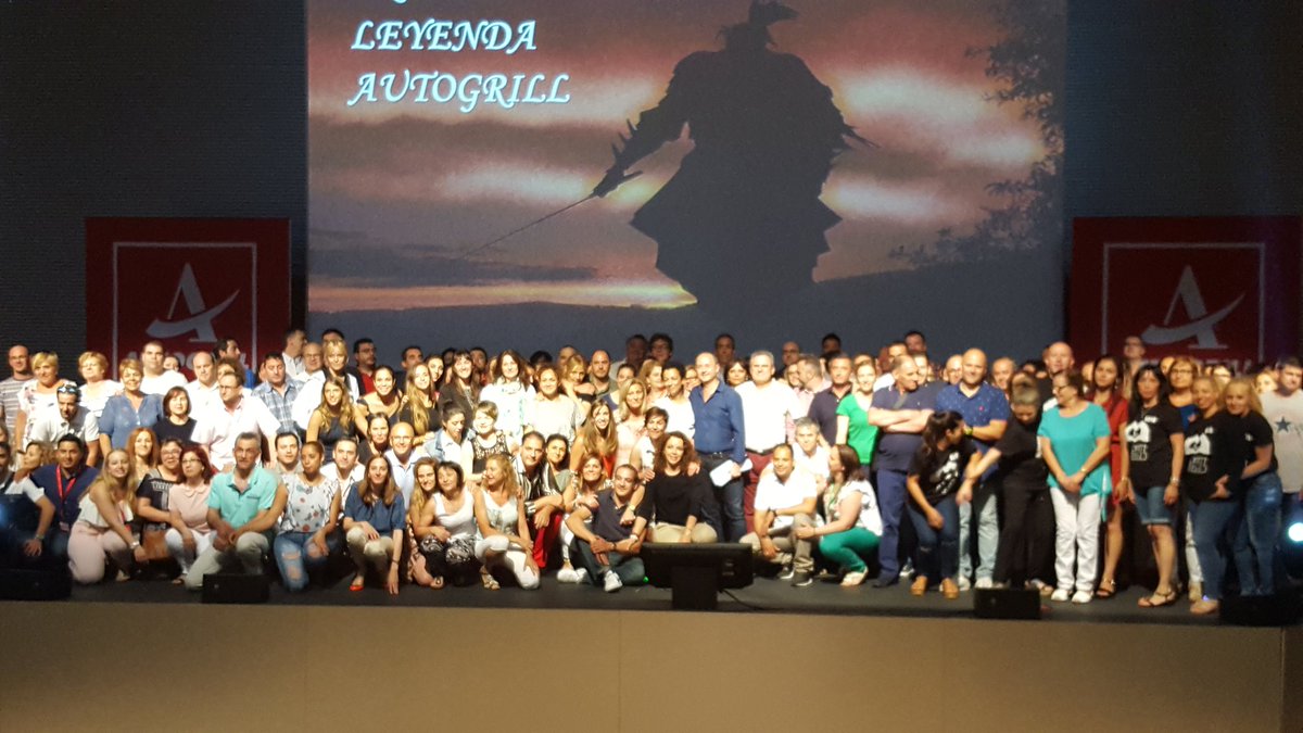 AutogrillIberia's tweet photo. María Jesús Orive Premio Leyenda #Autogrill17 ¡Enhorabuena! Toda una vida comprometida con la empresa #MuchaEmoción https://t.co/WndzzHUfSf
