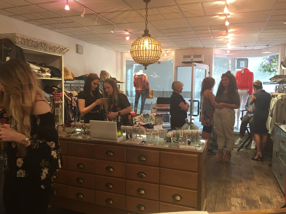 PLUMBOUTIQUE1's tweet photo. Great to have the #bloggers in our #Truro store 👍 #plumparty https://t.co/YSda4robcZ