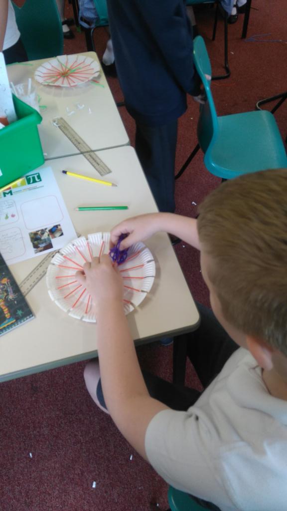 ParisClass's tweet photo. Carrying on our STEM week with technology and engineering #STEMweek https://t.co/bRokQOMs9g