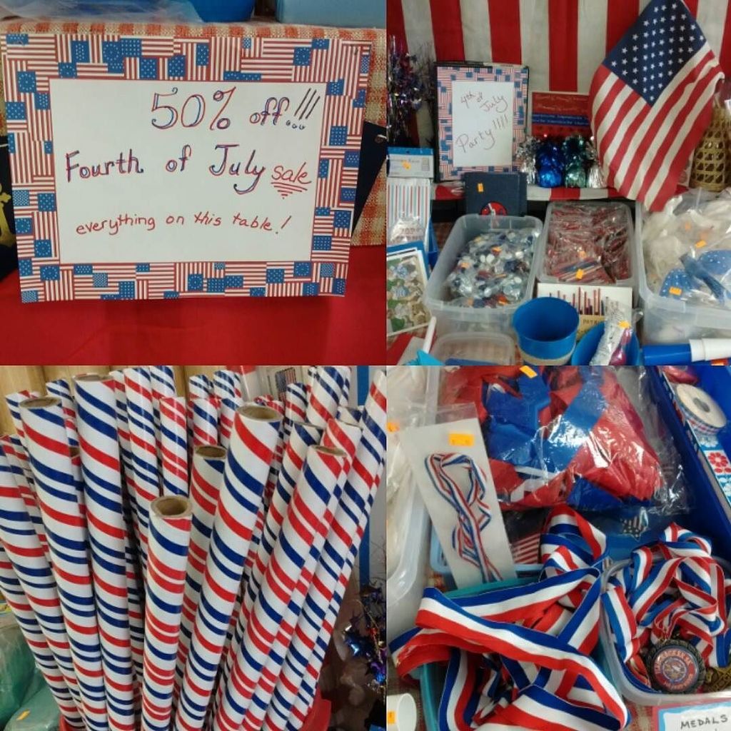 TheScrapBox's tweet photo. Half off fourth of July stuff! #4thofjuly #4th https://t.co/mixKgP6ogf https://t.co/0FDmVNQ5Dp
