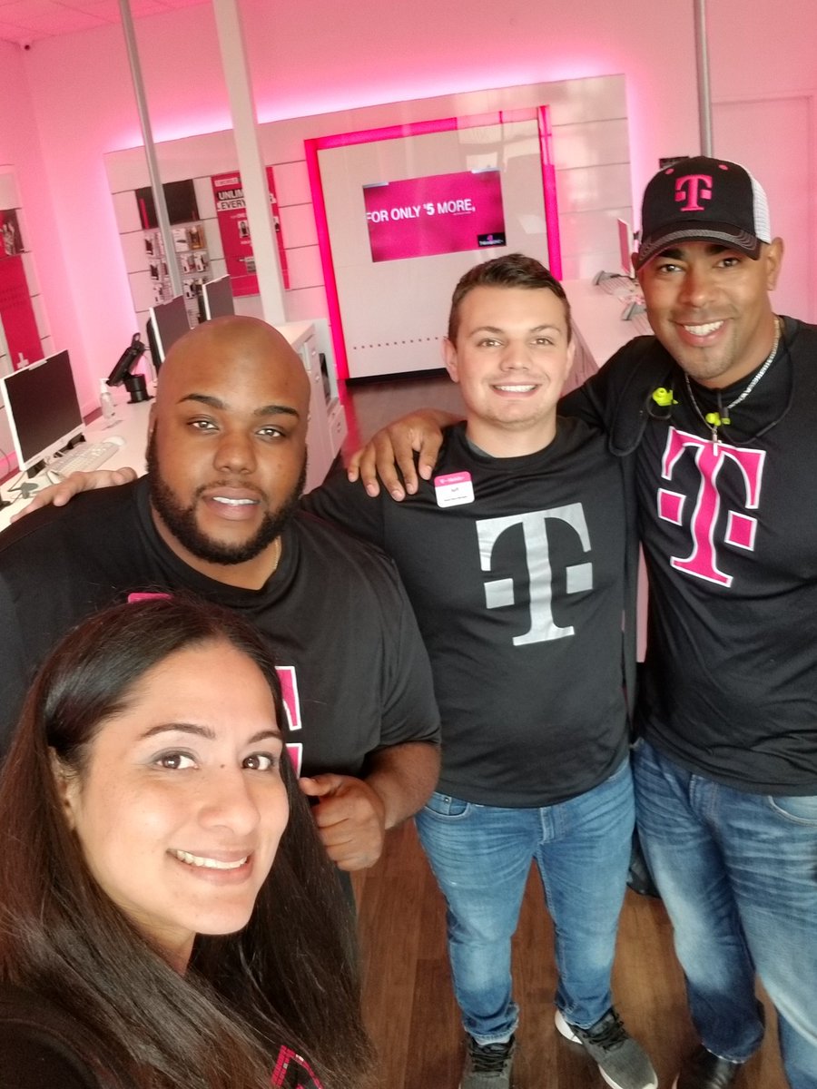 We see you <a href="/WVKANSASCITY/">Earl</a>! 😎 via @VJohnson6810 #WVisThePlaceToBe