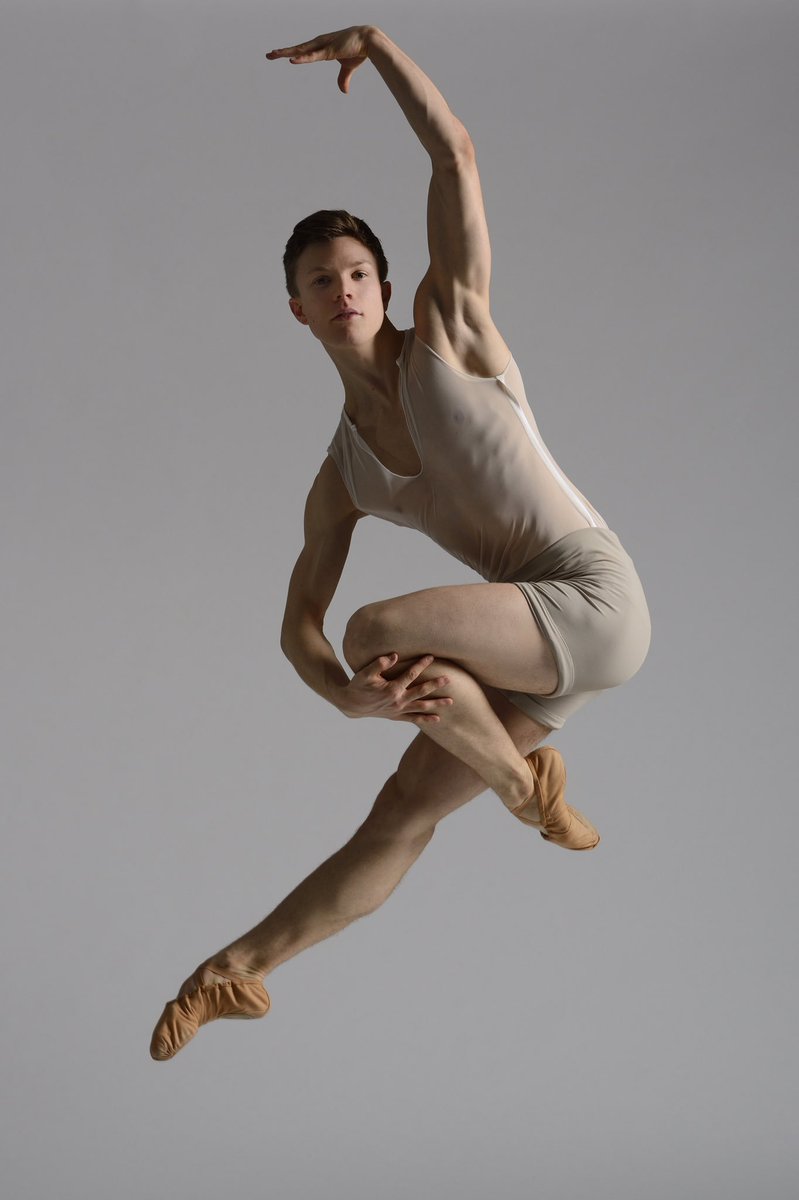 Morgen 23 juni in de @brakkegrond: Canadese topdansers spelen CHORUS. 14:00u en 19:00u. bit.ly/2sYXl0z Itsfestival.com