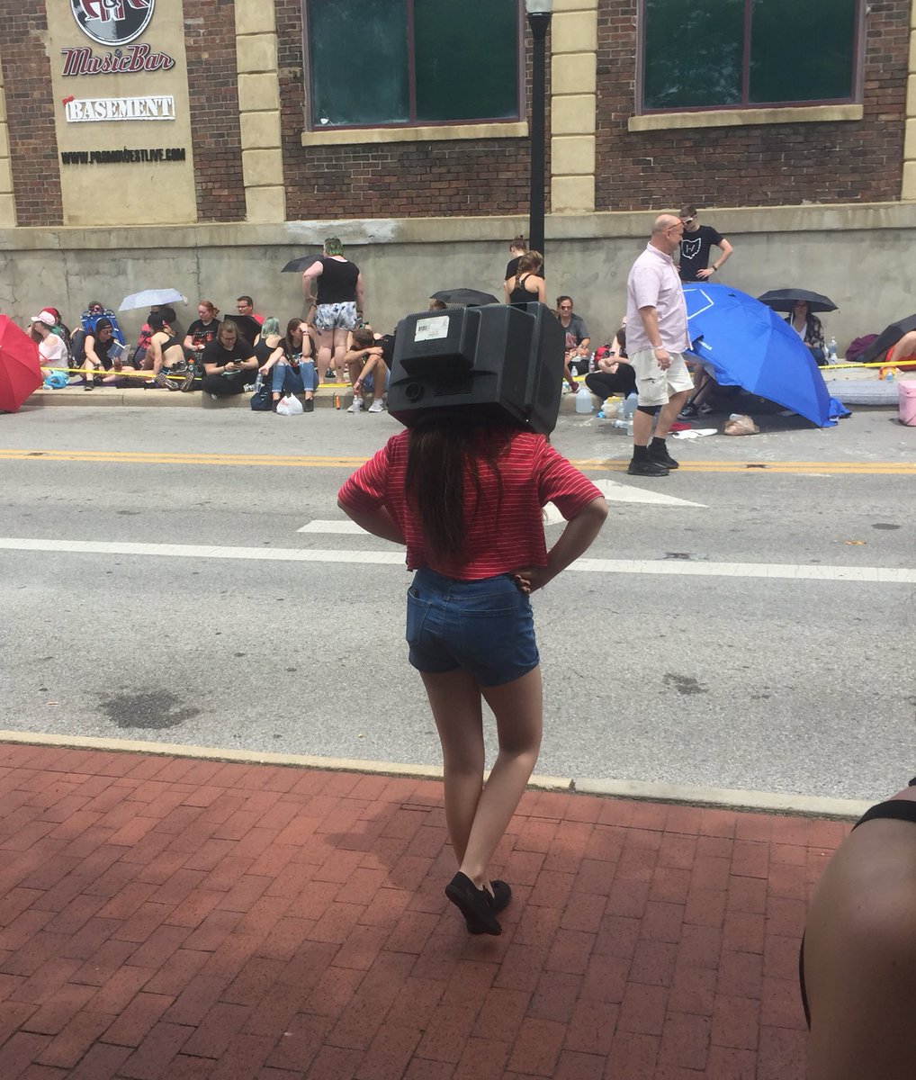 whitneeeyyyyyy's tweet photo. just when i thought i've seen it all.... no. there is a girl walking around with a tv on her head https://t.co/baTgwD6sHr