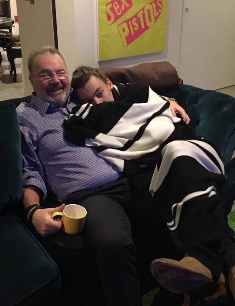 louis_girl_af's tweet photo. This photo is enough to tell how loving &amp; caring he was.I'm so sorry for your loss H.My prayers are w/ u &amp; ur family. Stay strong
#RIPRobin https://t.co/u4DwrMDcZP