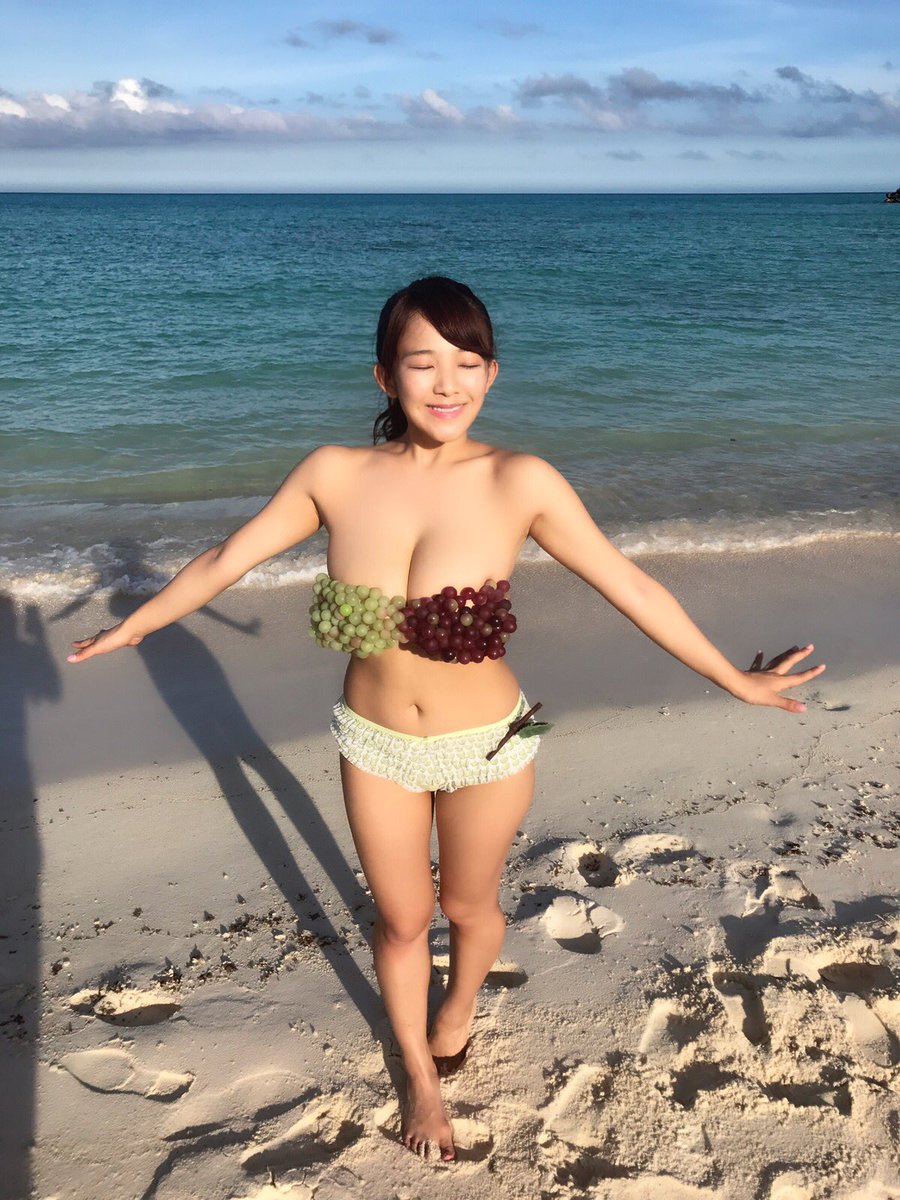 jun_amaki's tweet photo. グアムで着たぶどうビキニ
再び降臨♡♡
与論島でバラエティのロケしてるょ
#1mmでもいいなと思ったらRT https://t.co/x3sxSo5cBW