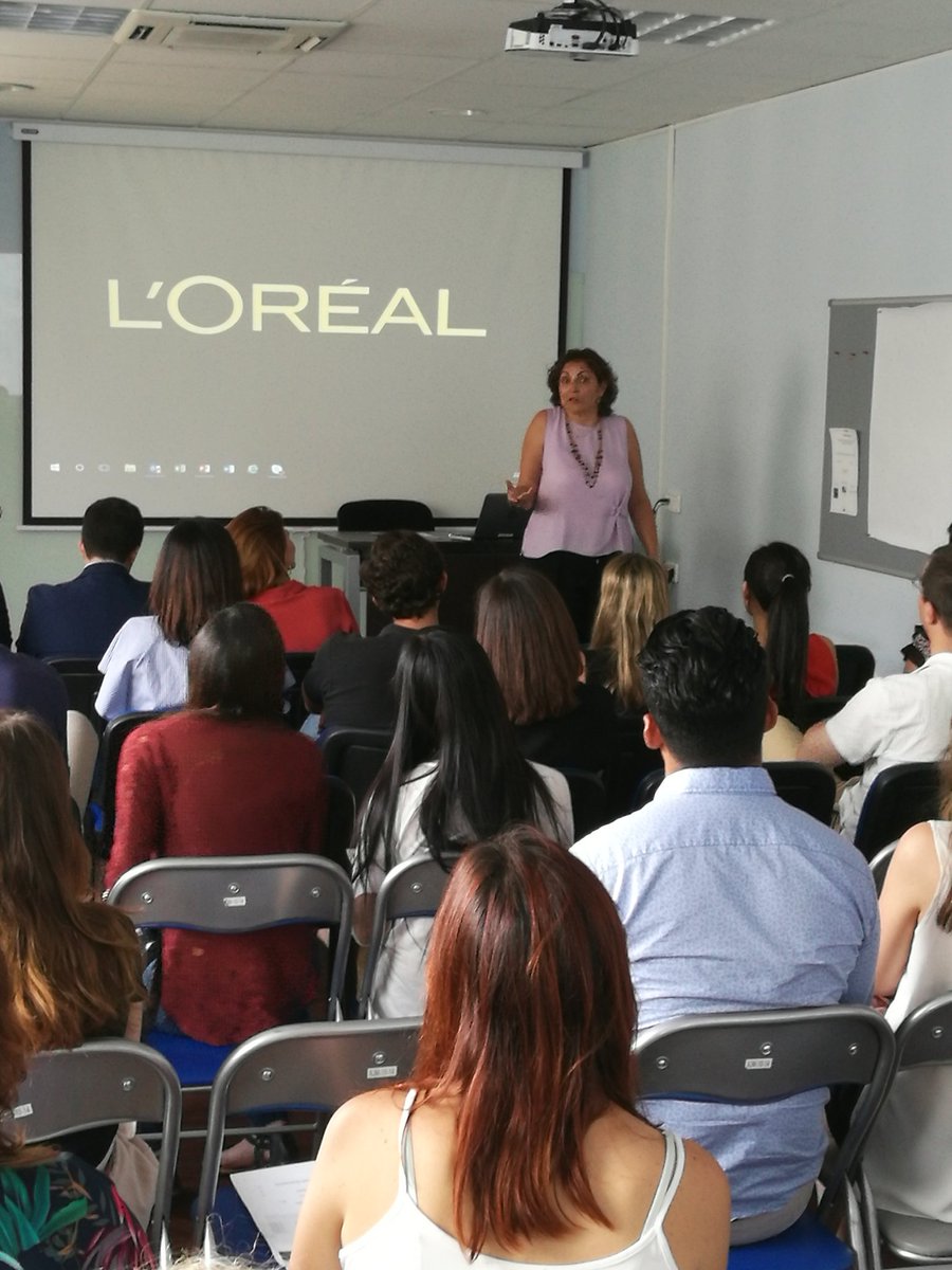 MSMK_'s tweet photo. Da la bienvenida al #ModernThinkingMSMK sobre el sector del lujo María Cristóbal, directora académica del área de #Branding https://t.co/lHh8LwNIZS