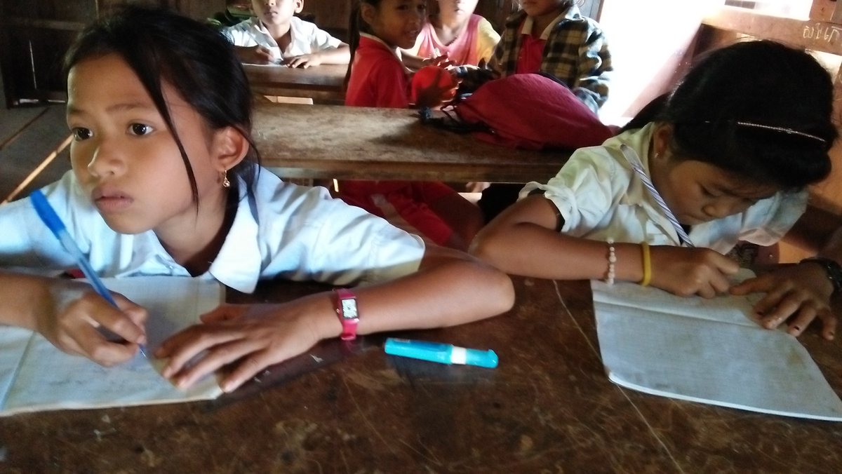 tiffingirls_sch's tweet photo. Two Grade 3 students at Ol' Thom who are on track for great results in their writing this year. #RAGFEST #Sportsday @teamUWS https://t.co/cnRGtn1ClP
