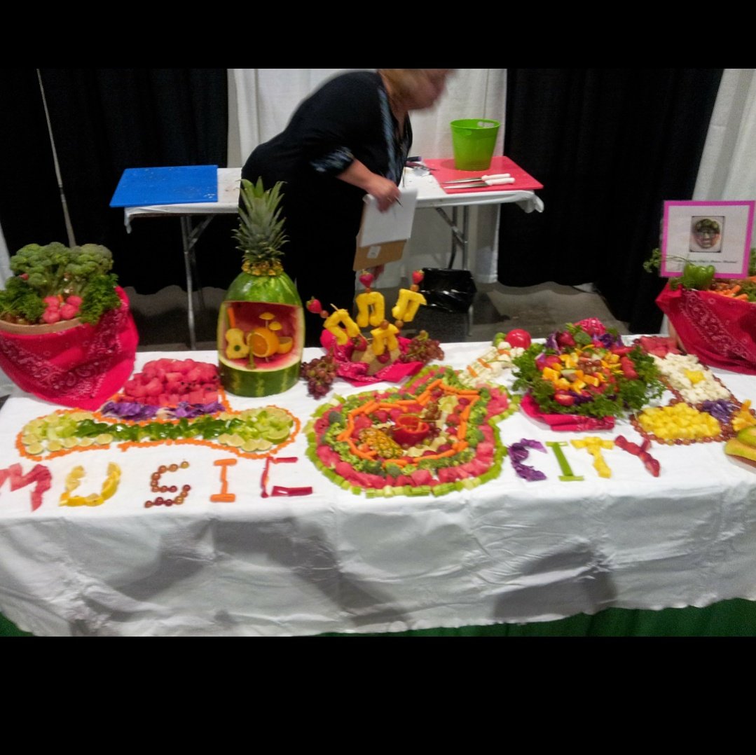 MNPSChefRebecca's tweet photo. A little #tbt to my first TSNA Produce Challenge 3 years ago! #nashville #schoollunch #musiccity #freshfruit https://t.co/bO6xGWBfox