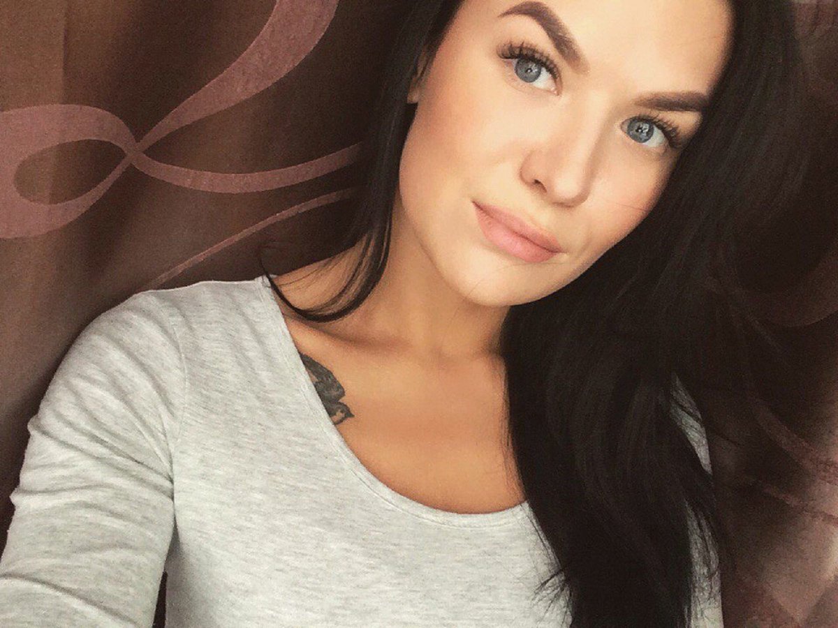 EyeCandyJobs's tweet photo. Spend your #ThursdayAfternoon with the enchanting Anna Janes ❤️ LIVE NOW @ https://t.co/h7lKzKGkmq #Sexy #Brunette #CamGirls https://t.co/mQi2cDRLUW