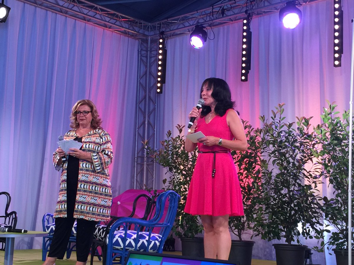 EntrepriseLoire's tweet photo. Les Trophées de l'Entreprise de la Loire c'est parti ! #tropheesEntreprise42 https://t.co/GDpZxBVsG5
