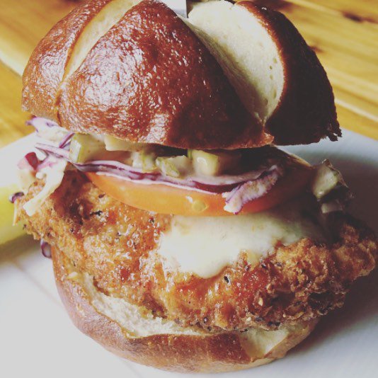 insideHamont's tweet image. What a tasty looking spicy chicken sandwich 🍔👅   One Duke launches their lunch menu today!
👉 #insidehamont #hamont
👉  [ @onedukerestaurant ]