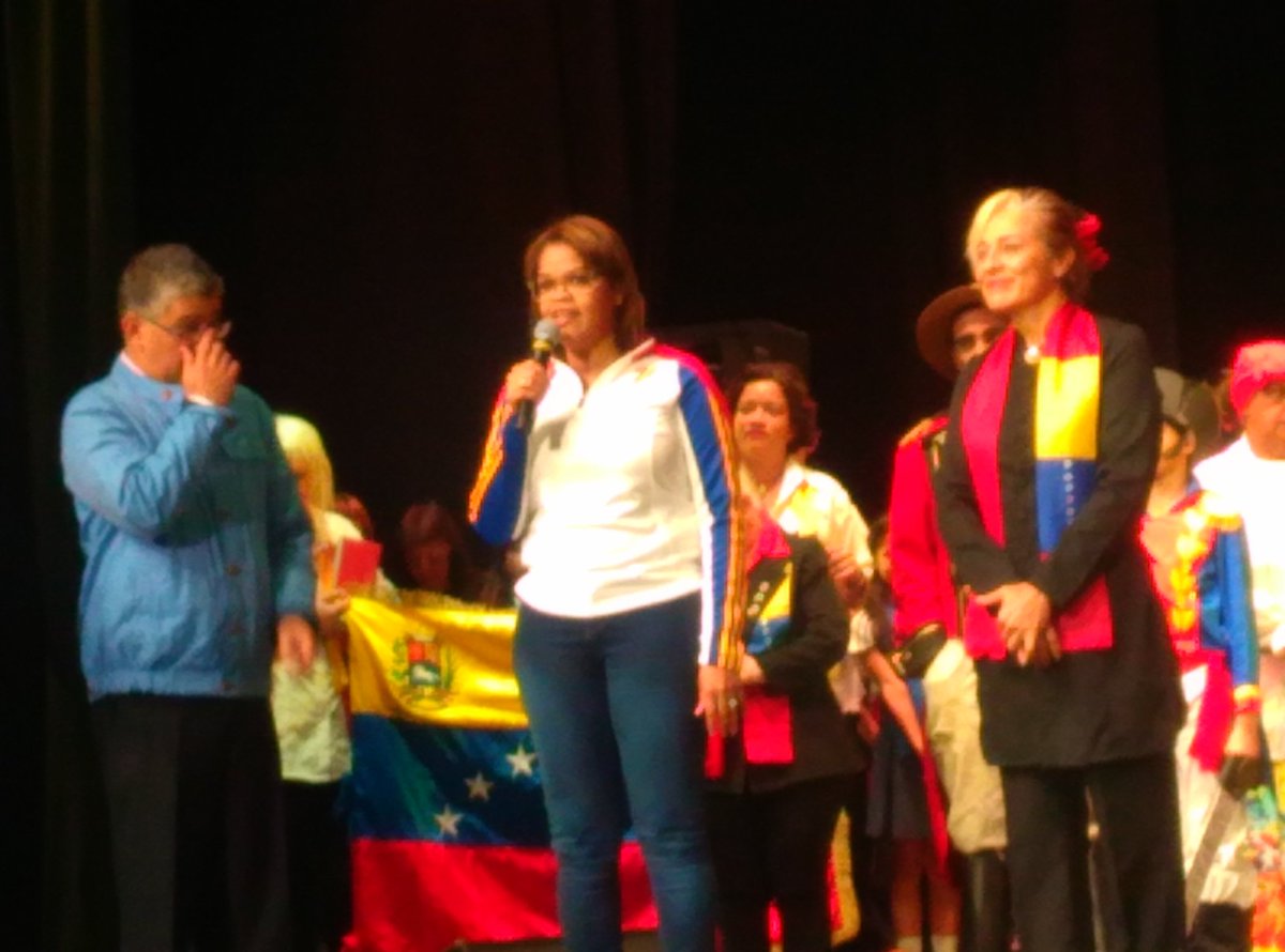 AngelYriarte's tweet photo. Cantata Bolívar del Coro de la Gobernacion "Magisterial Simon Rodríguez en el TOM https://t.co/3oaWVyCDu3