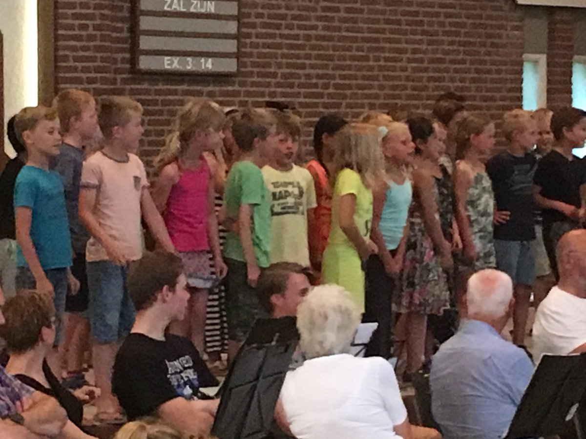 Storkschool's tweet photo. Muziekvoorstelling groep 4 #AMV#UDI https://t.co/EXq0f9bKv1