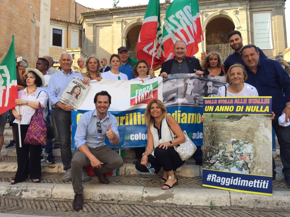 MassaroPiet's tweet photo. Una grande manifestazione in Campidoglio. #unannodinulla #dallestelleallestalle https://t.co/EVUEFKHe2f
