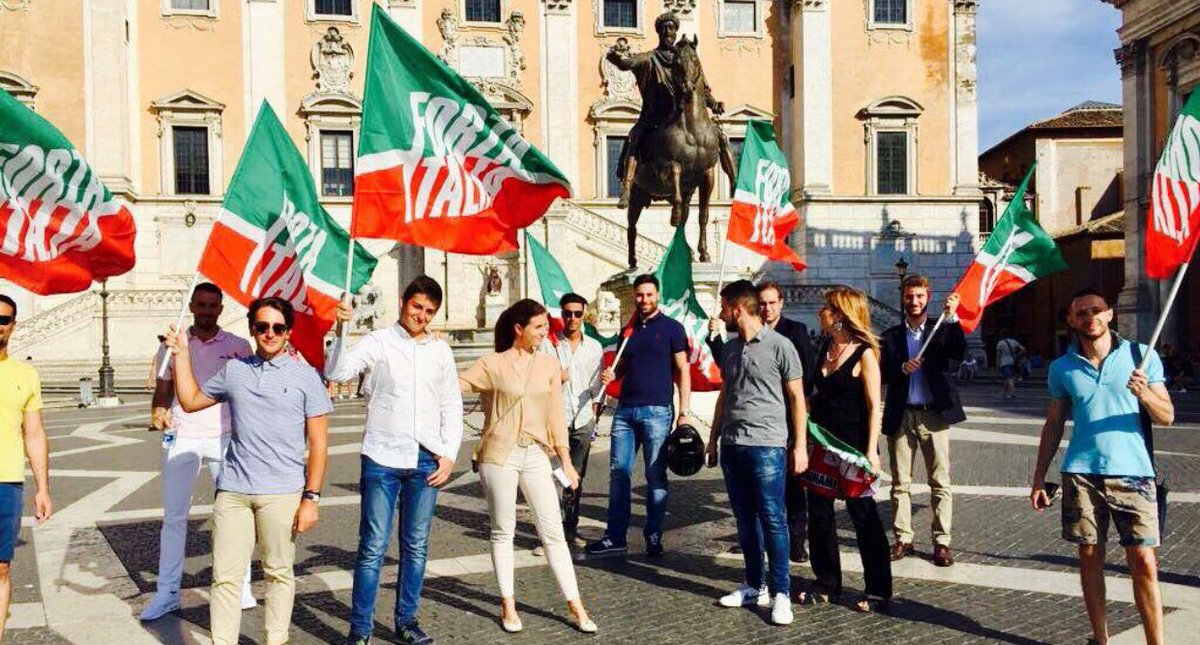 figiovanilazio's tweet photo. Oggi in #Campidoglio X #GiuntaRaggi #UnAnnoDiNulla con @AngieCalabria @gasparripdl @Adriano_Palozzi e tanti amici!! #VirgiDimettiti! https://t.co/fDhSW7txLR