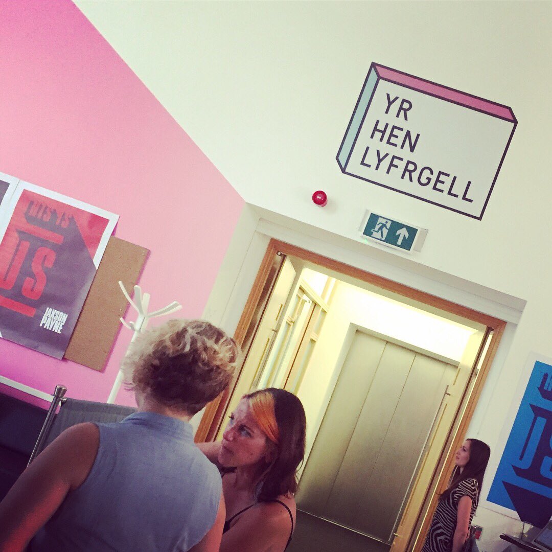 OnglStudio's tweet photo. Awesome to be back inside this space, drinking and celebrating #cardiff #independents #ThisIsUs #monotonus #NotUs @henlyfrgell @llaethsiwgr https://t.co/aCUD4bcun4