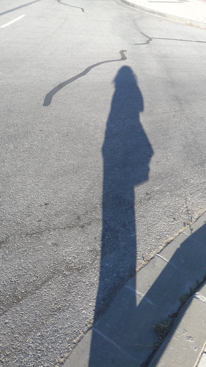 disfrutadelsol's tweet photo. La mejor hora ⌚ para tomar el sol es ahora, cuando tu sombra es más larga que tú. #Disfrutadelsol #Soludable 🌞😎 @AgenciaCostaSol https://t.co/v4H3ufHTwU