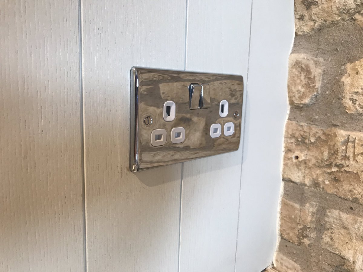 jecontractors's tweet photo. Polished chrome accessories cut into oak end panels. #qualityfinish #jes #attentiontodetail https://t.co/iR9QuupiM1