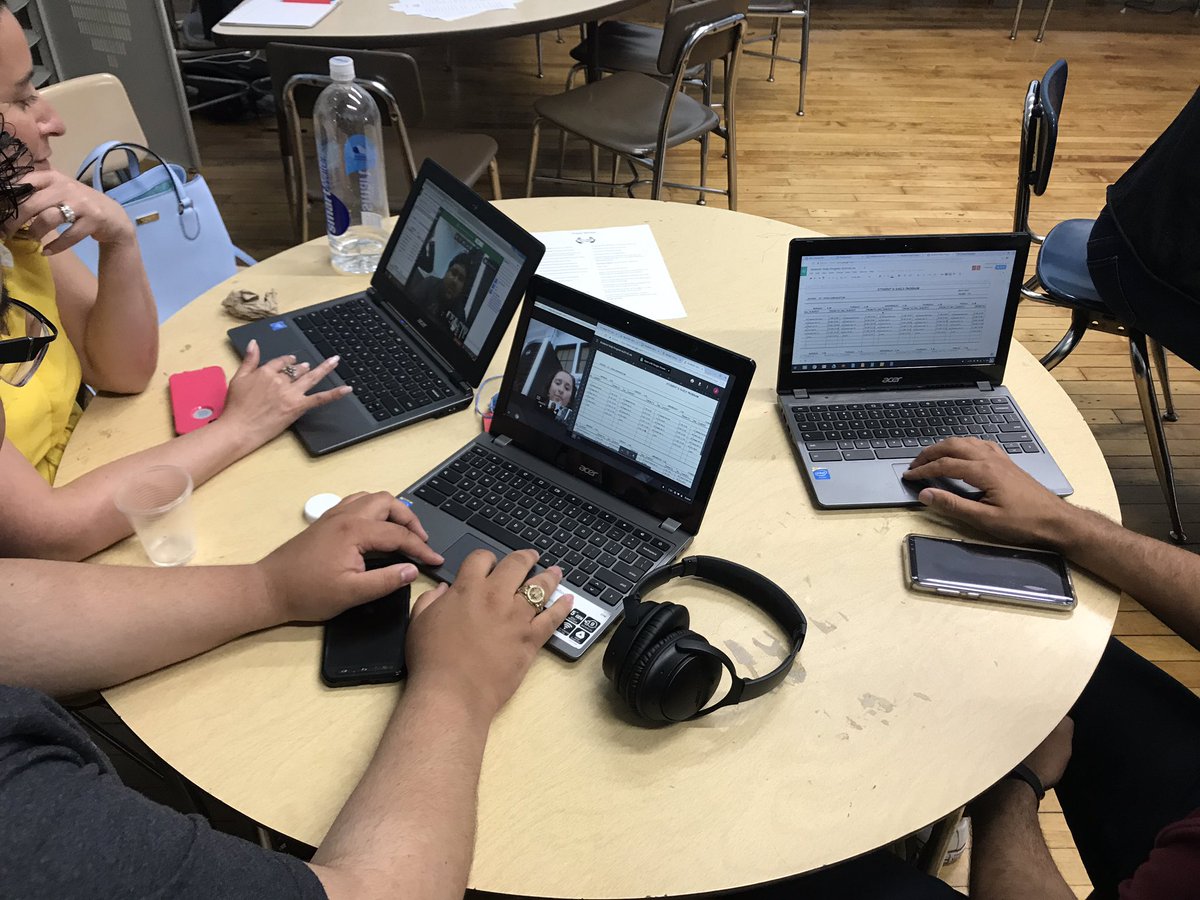 ProfessorQuiza's tweet photo. Teachers already in a hangout with other teachers working on schedules! @EducateLLC #google Certification  #workshop #Bronx #NYC. #ADNY https://t.co/0UBtv6PMFU