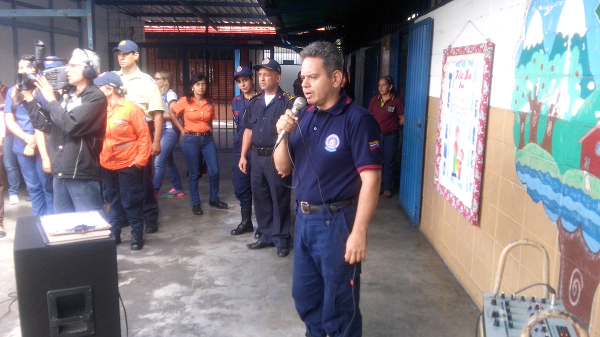 SIMULACRO NACIONAL DE EVACUACIÓN ANTE EVENTOS SÍSMICOS EBN LOS ANDES <a href="/JauaMiranda/">Elías Jaua</a> @ZonaEducTachira  <a href="/charlychaves/">Charly Rojas Chaves</a> <a href="/SeguEscolarME/">Seguridad Escolar ME</a> <a href="/pctachira/">maria txyz</a>